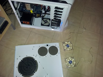 la première étape, sortir le côté, et enlever les ventilos, plus pratique...