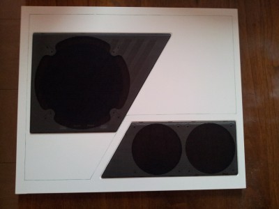 et pour l'instant la dernière phase, une photo du tracage terminé, reste plus qu'a se lancer dans la découpe en suivant très très précisément les cotes.<br />Dès que ca avancera plus je remettrais des photos.