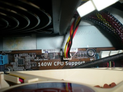 je l'avais placer plus pas sur une connectique qui avais le meme nombres de petites broches, mais c'elle ci etait marquee cpu fan donc je suppose que c'est bien la ....