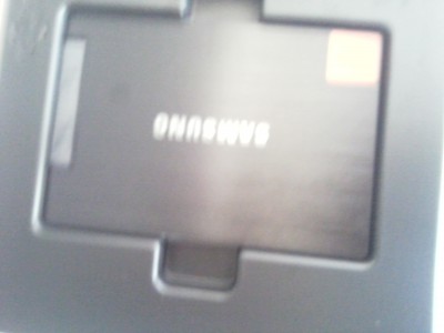 Le fameux ssd fourni avec un cd d'installation et une notice qui est en Anglais et en 3 versions de chinois.