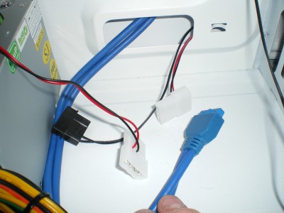 Connexions etant vendu avec la tour<br />Monster white Advance