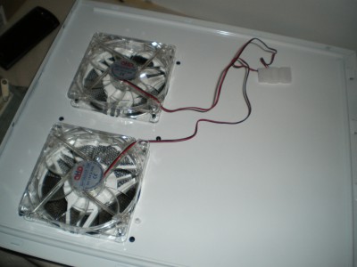 Ventilo sur la porte latterale de la tou Monster white Advance